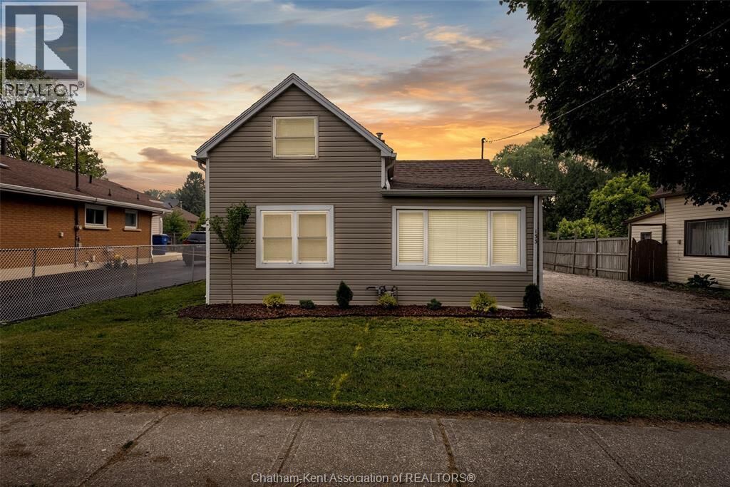 Property Photo:  133 Woods Street  ON N7L 3P9 