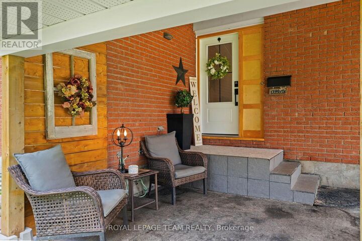 Property Photo:  286 James Street  ON K7V 2N9 