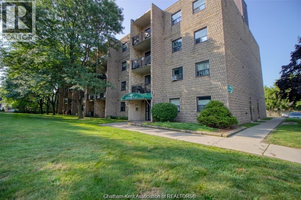 Property Photo:  130 Park Avenue East 404  ON N7M 3V6 