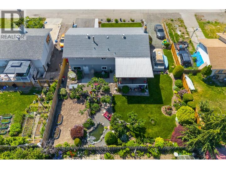 Property Photo:  2660 Argyle Avenue  BC V2B 4T8 