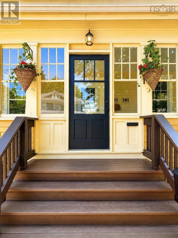 Property Photo:  17 Chestnut Place  NS B4N 2K1 