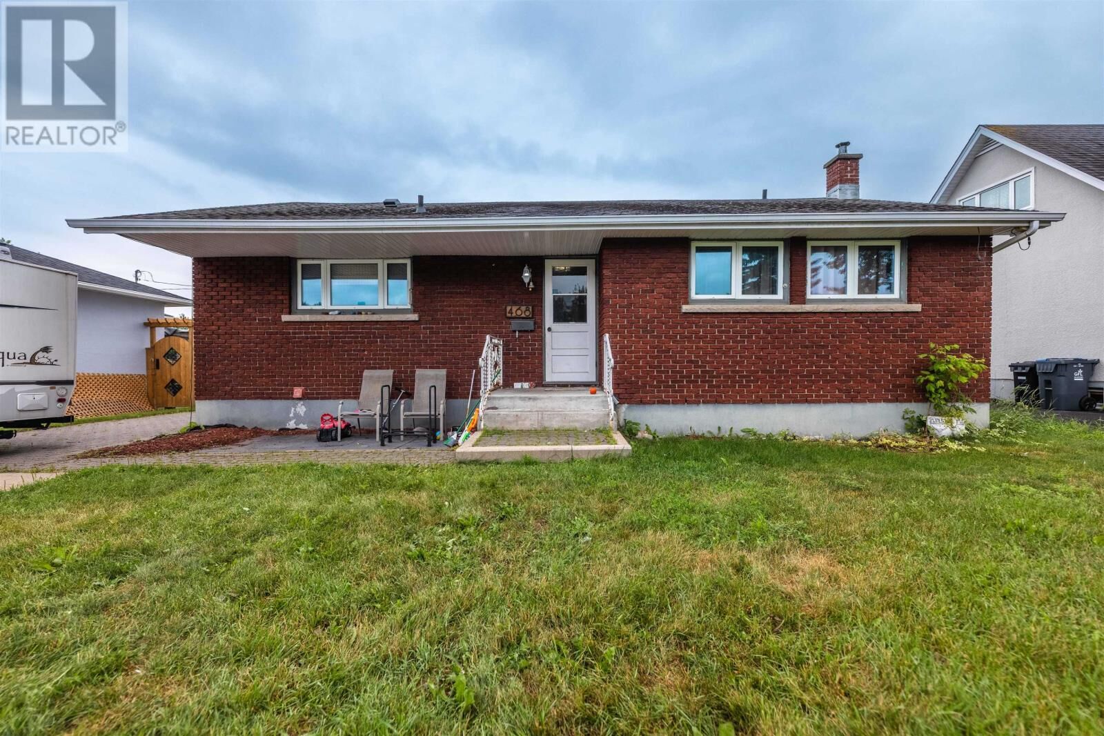 Property Photo:  468 Heather Cres  ON P7E 5K9 