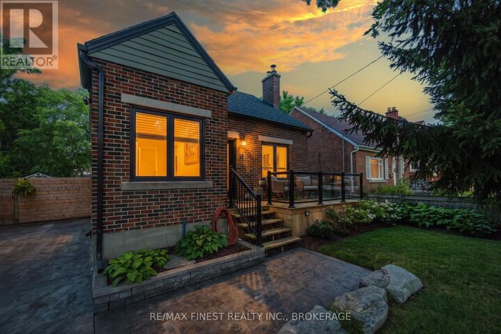 258 College Street — photo 1