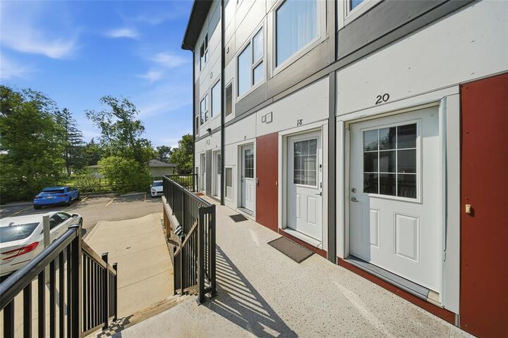 Property Photo: 109 University Crescent MB R3T 2N5