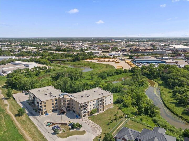 Property Photo: 450 Youville Street MB R2H 0E9