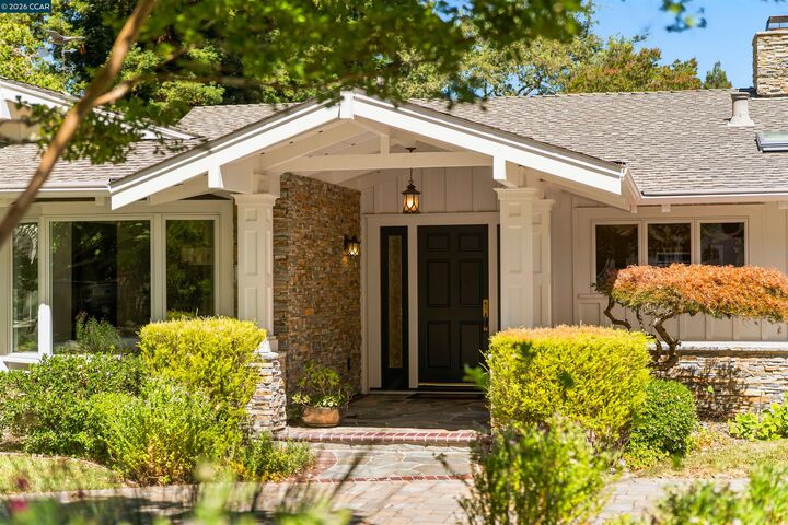 Property Photo:  250 La Serena Ave  CA 94507 