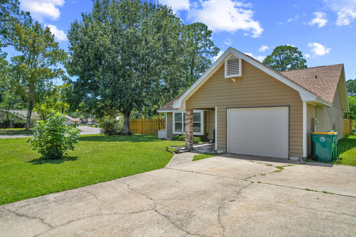 Property Photo:  2200 Nancys Path  FL 32547 