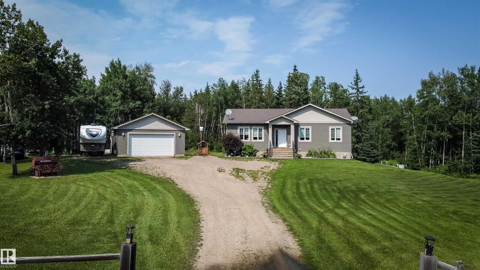 Property Photo:  55108 Rge Road 15 200  AB T0E 1V0 