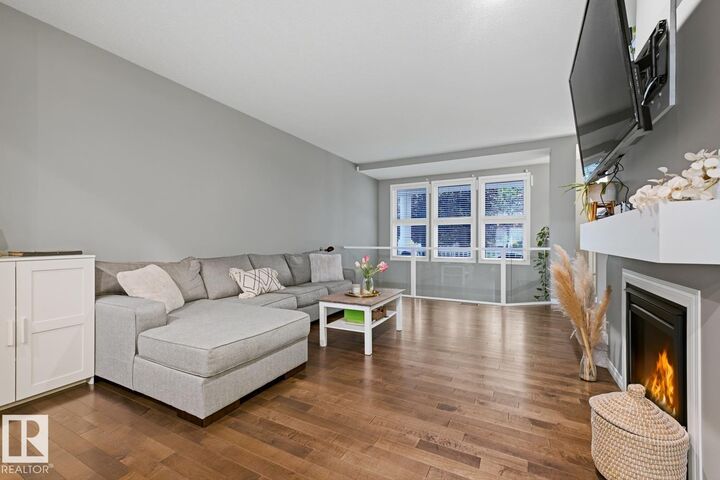Property Photo:  2015 74 Street SW  AB T6X 0V7 