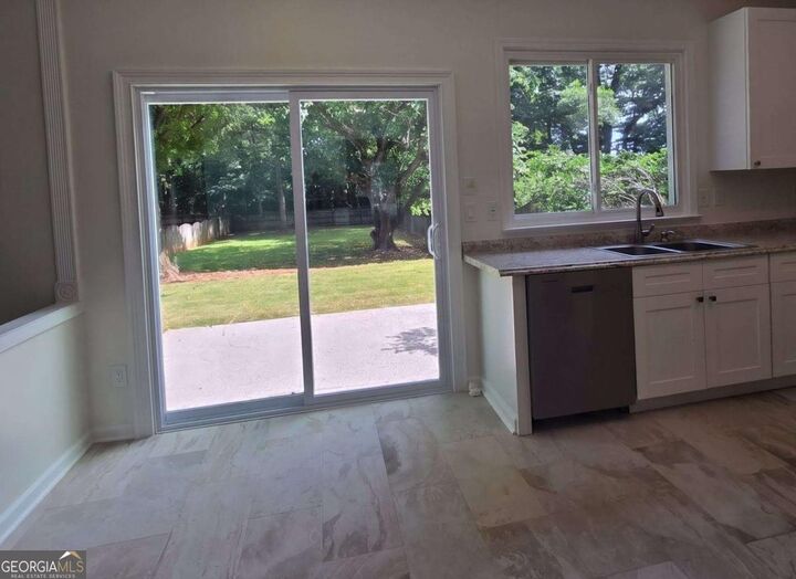 Property Photo: 3075 Keyingham Way GA 30004