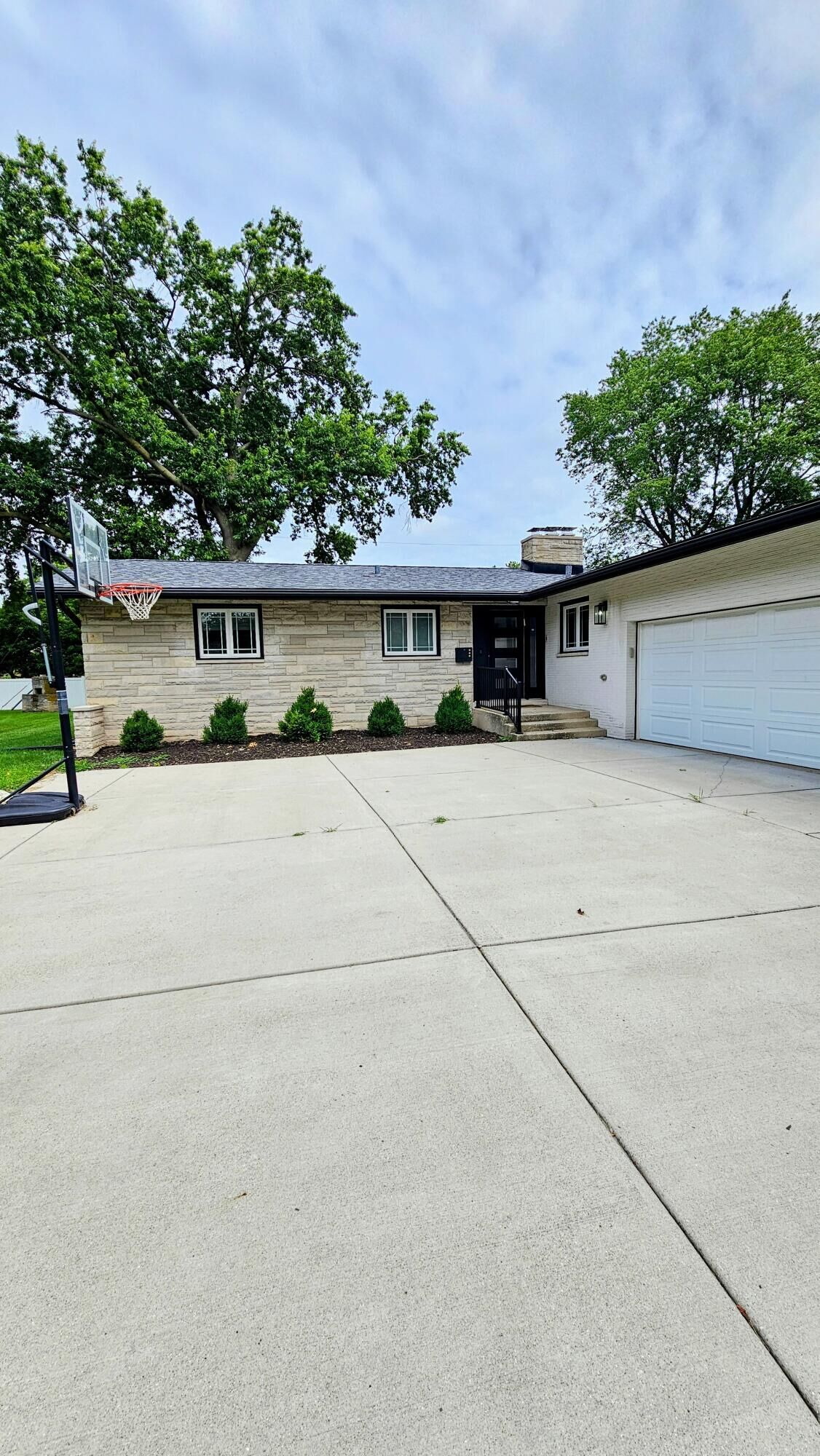 Property Photo:  1411 Kraft Drive  IN 46321 