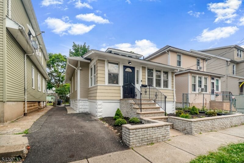 Property Photo:  88 Franklin Ter  NJ 07111 