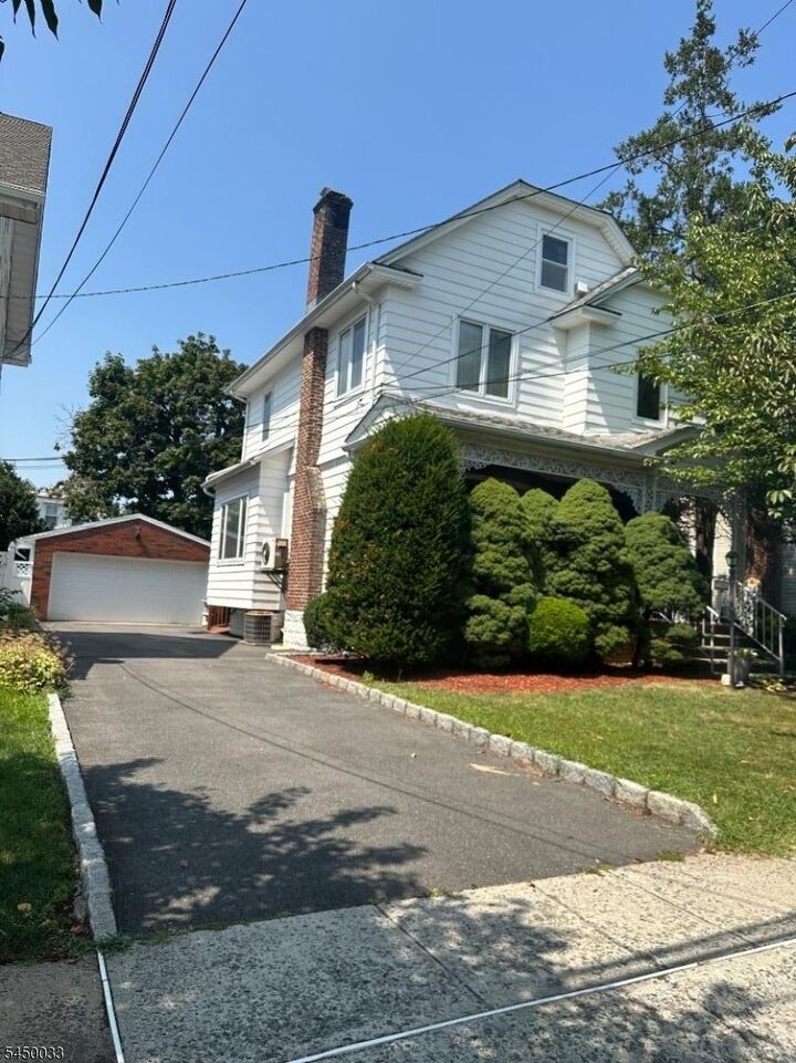 Property Photo:  194 Glenwood Rd  NJ 07208 
