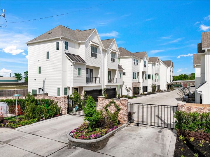 Property Photo:  3905 Willowbend Point Drive  TX 77025 