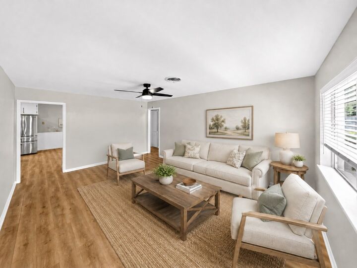 Property Photo:  512 Lake Dr  TX 78028 