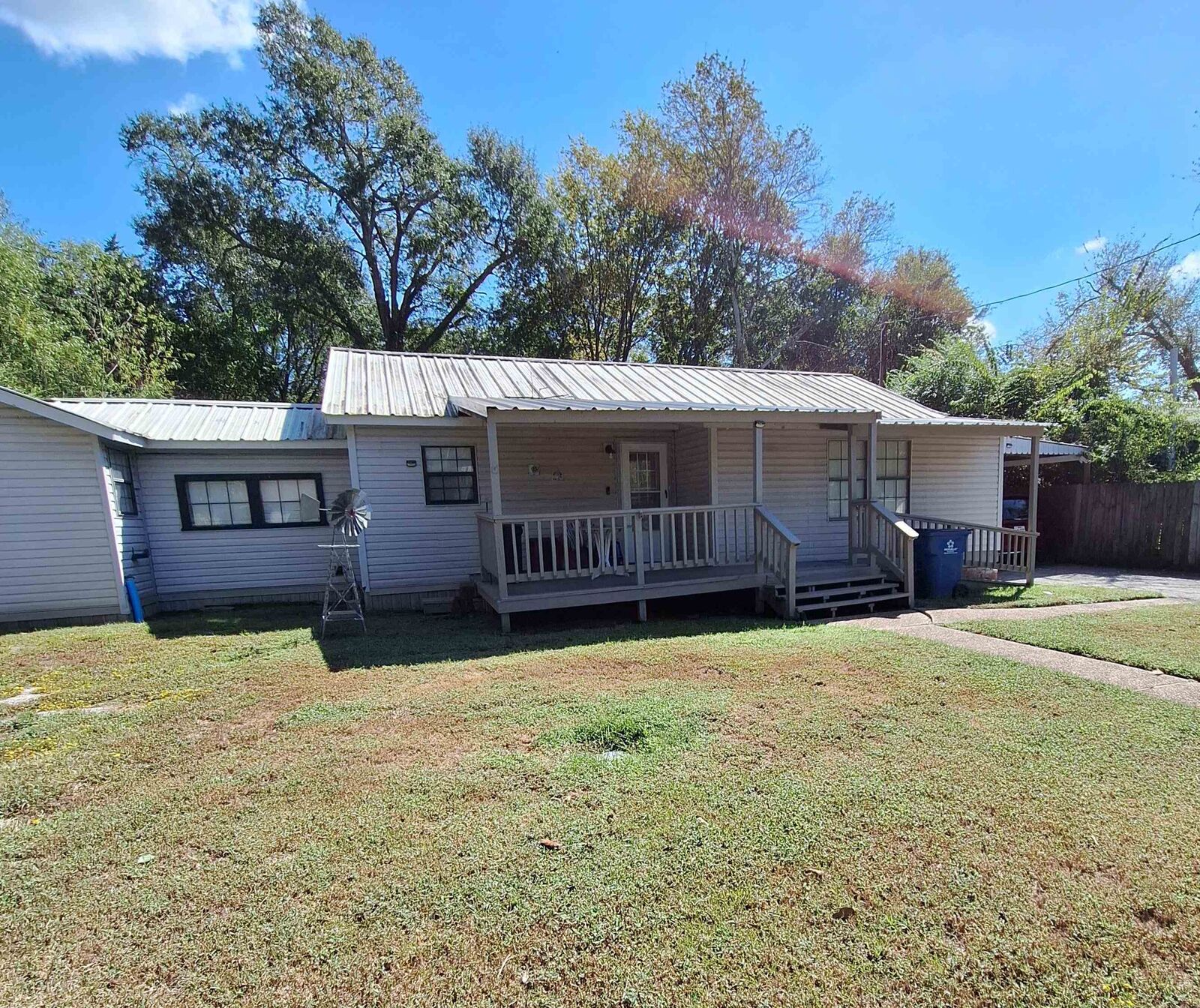 Property Photo: 1002 N North St TX 75647