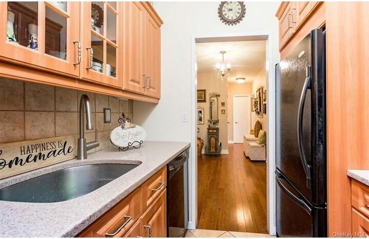 Property Photo:  27010 Grand Central Parkway 4J  NY 11005 