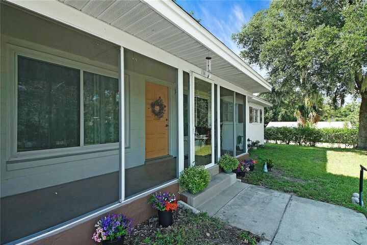 Property Photo:  114 Park Avenue  FL 34731 