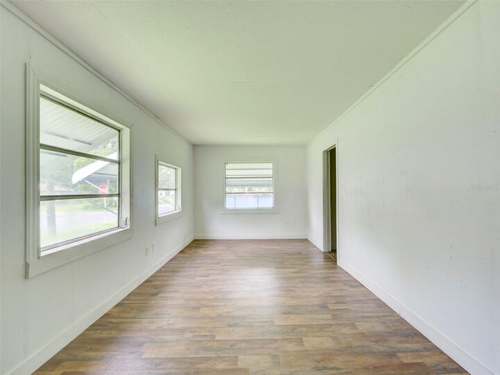 Property Photo:  813 NW 5th Street  FL 33597 