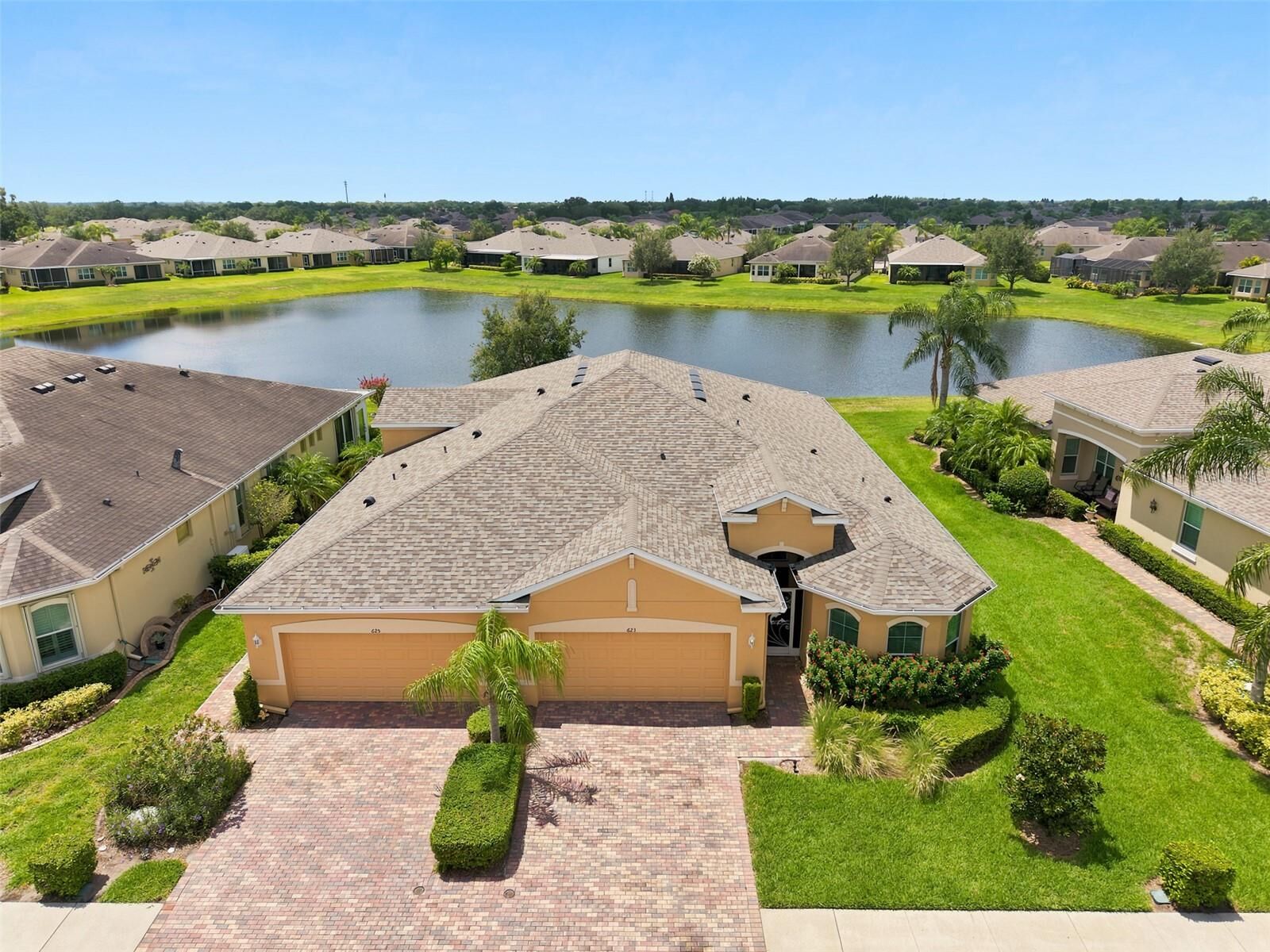 Property Photo:  623 Chipper Drive  FL 33573 