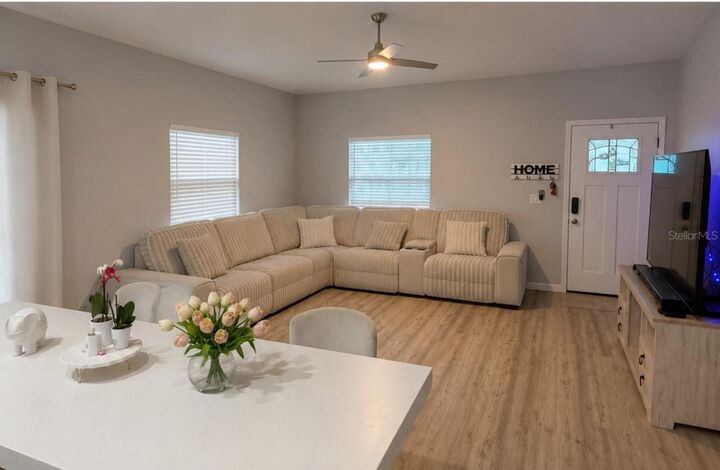 Property Photo: 617 Holmes Avenue FL 32114