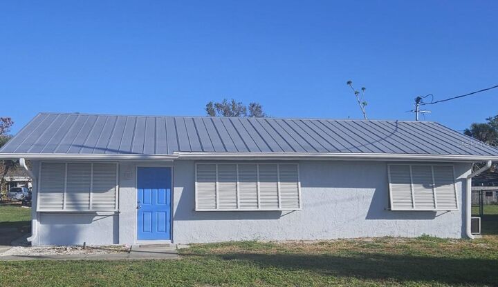 Property Photo:  360 W Fray Street  FL 34223 