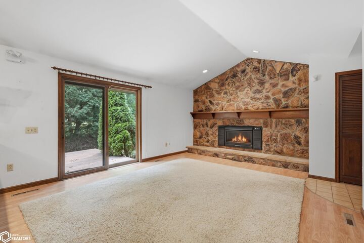 Property Photo: 2501 Sunrise Lane IA 52601