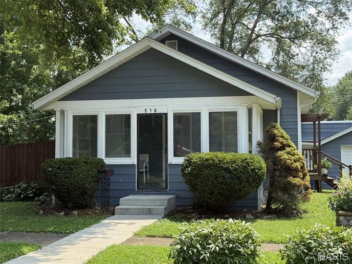 Property Photo: 516 E South Avenue IL 62246