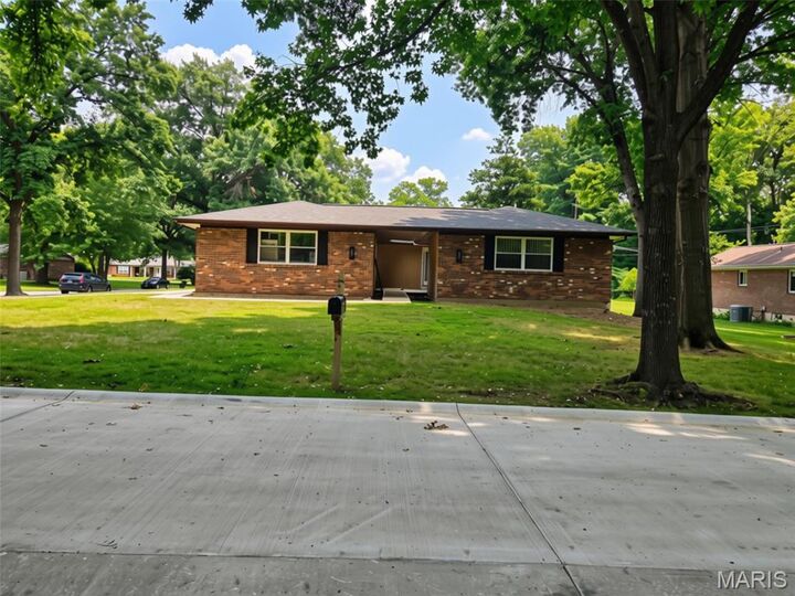 Property Photo: 1040 Bridgeport Drive MO 63011