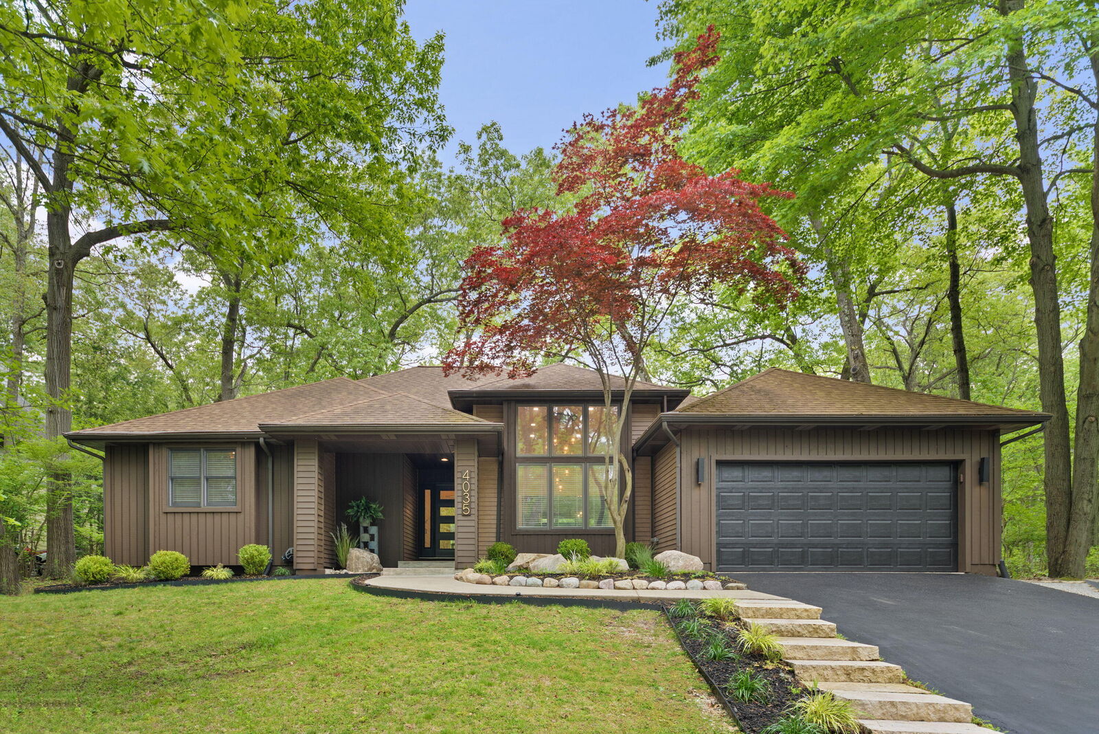 Property Photo:  4035 Choctaw Trail  MI 49117 