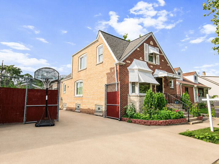 Property Photo:  6952 W Summerdale Avenue  IL 60656 