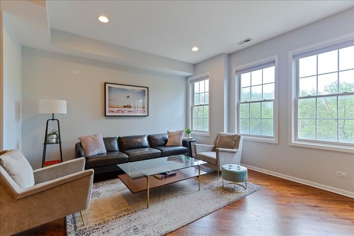 Property Photo:  