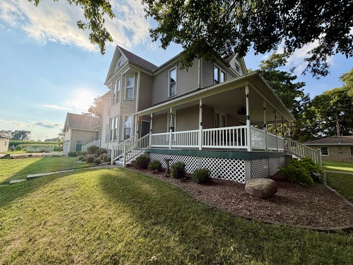 Property Photo:  403 S Johnston Street  IL 61749 