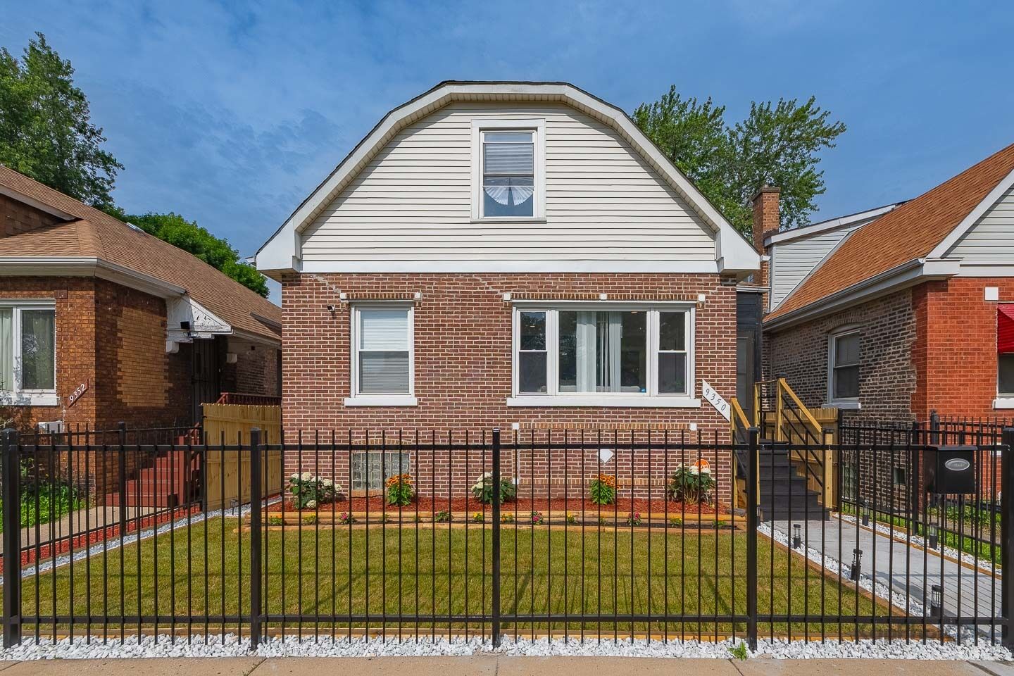 Property Photo: 9350 S Manistee Avenue IL 60617