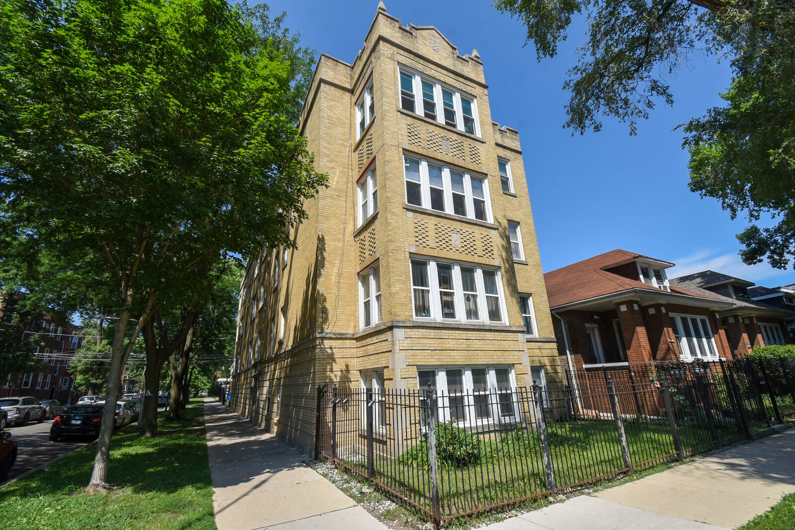 Property Photo: 3104 W Argyle Street 1 IL 60625