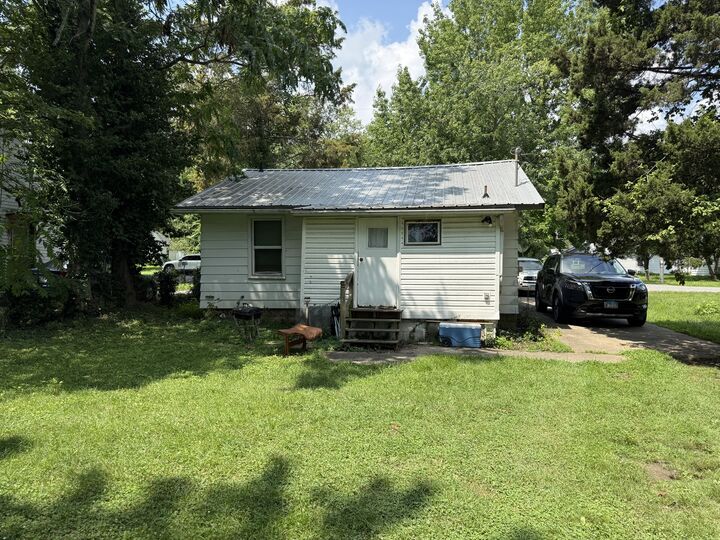 Property Photo:  715 N James Street  IL 62901 