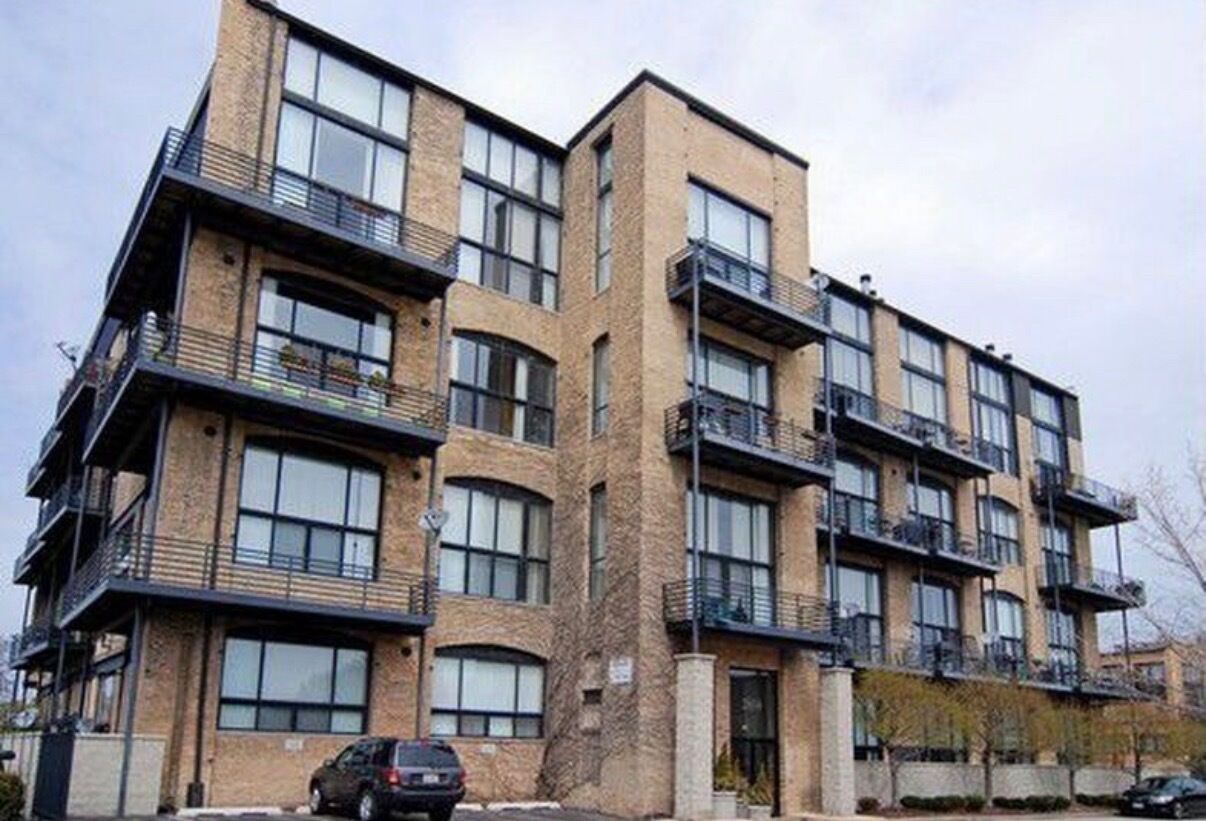 Property Photo:  2614 N Clybourn Avenue 106  IL 60614 