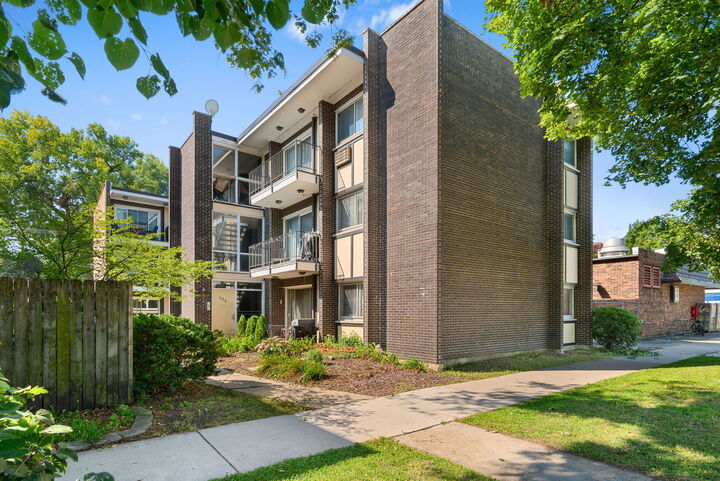 Property Photo:  653 South Boulevard 101S  IL 60302 