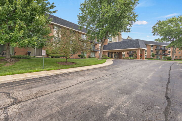 Property Photo: 1198 Royal Glen Drive 221 IL 60137