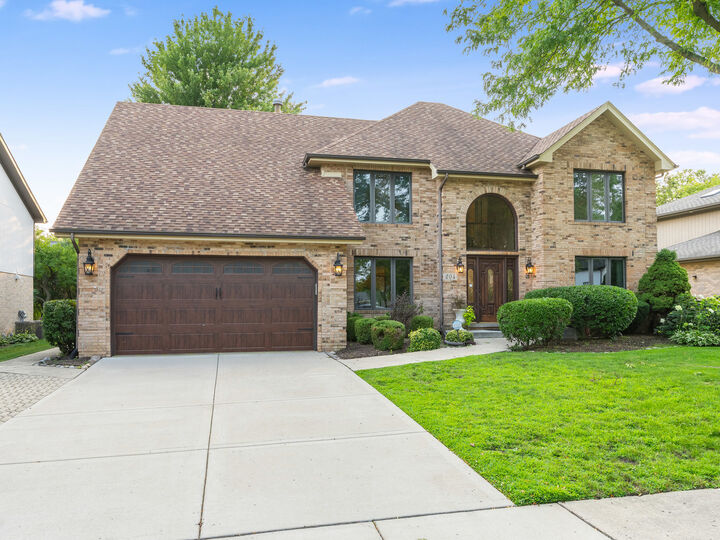 Property Photo:  204 Rosedale Court  IL 60108 