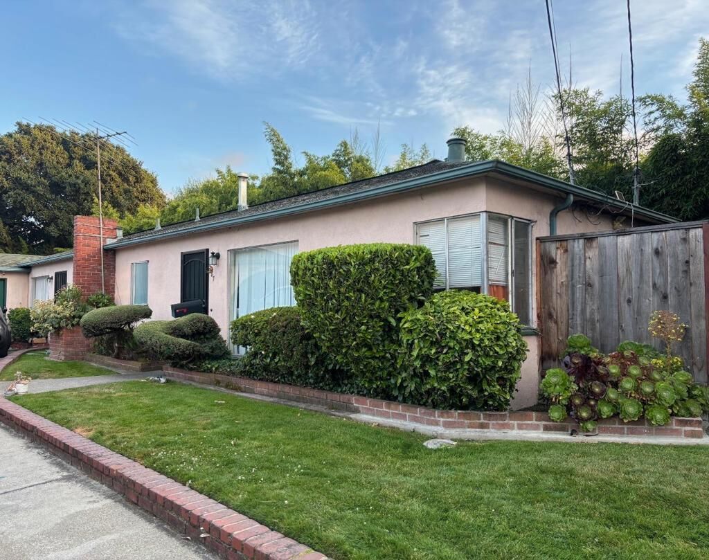Property Photo:  987 Simon Street  CA 94541 