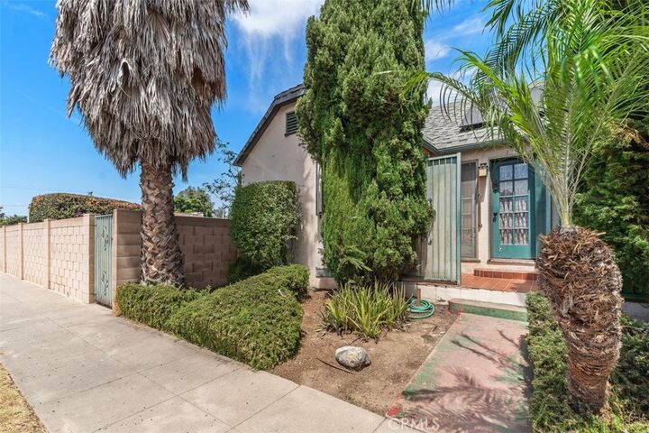 Property Photo:  726 S Oak  CA 92701 