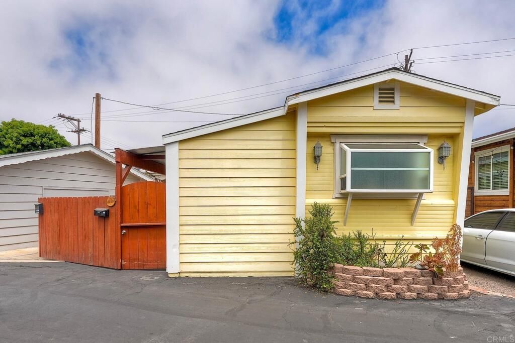 Property Photo:  123 Jasper Street 1  CA 92024 