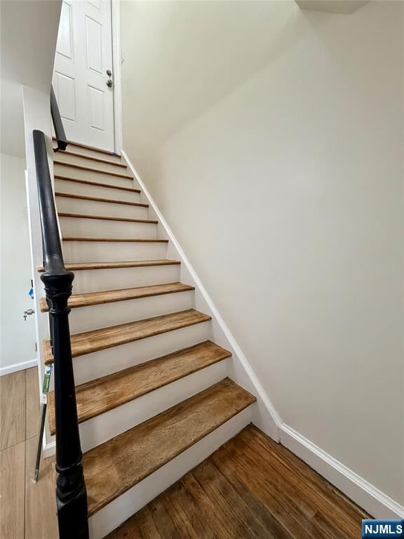 Property Photo:  103-107 Mt Vernon Place 2  NJ 07106 