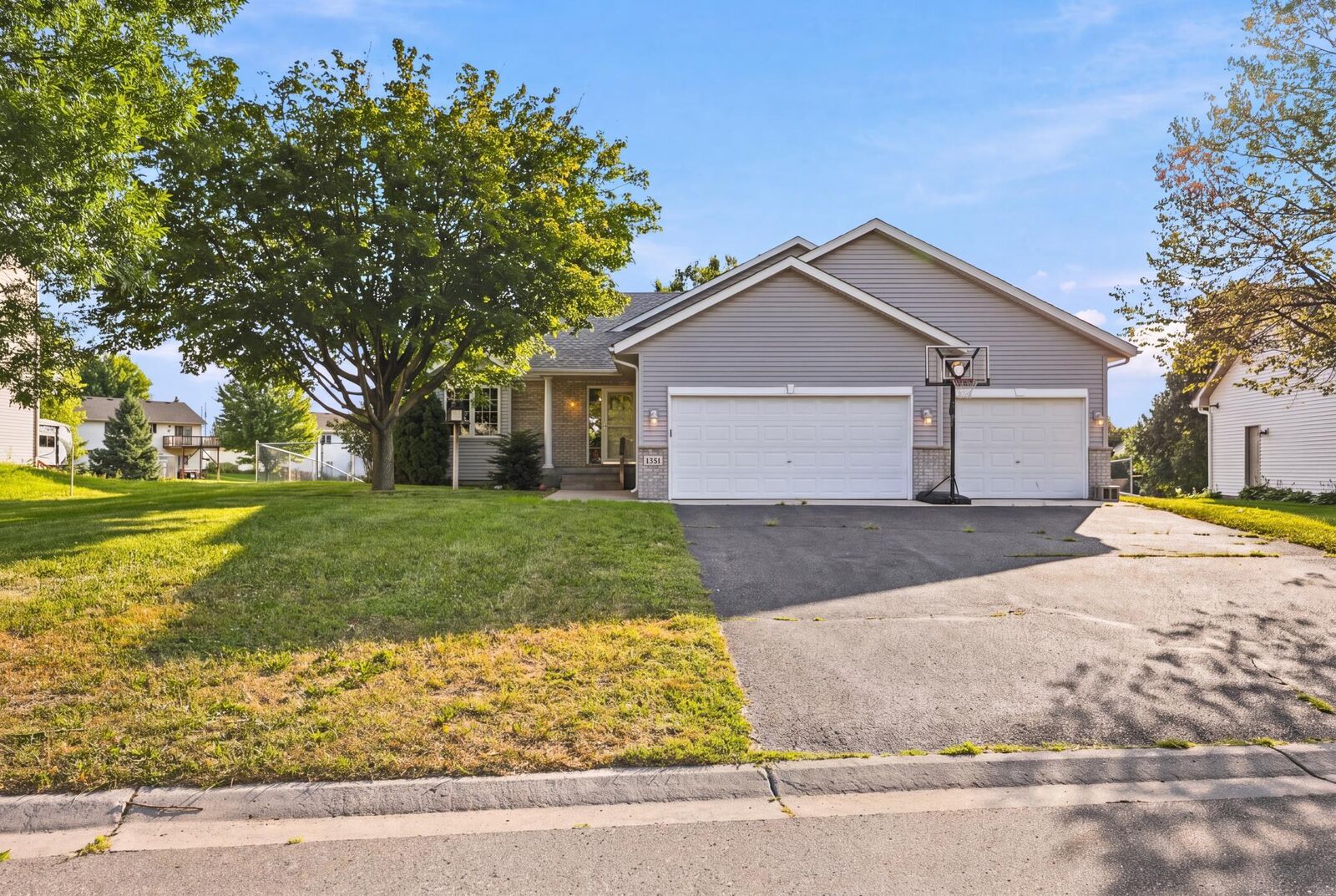 Property Photo:  1351 Rolling Oaks Drive  MN 55341 