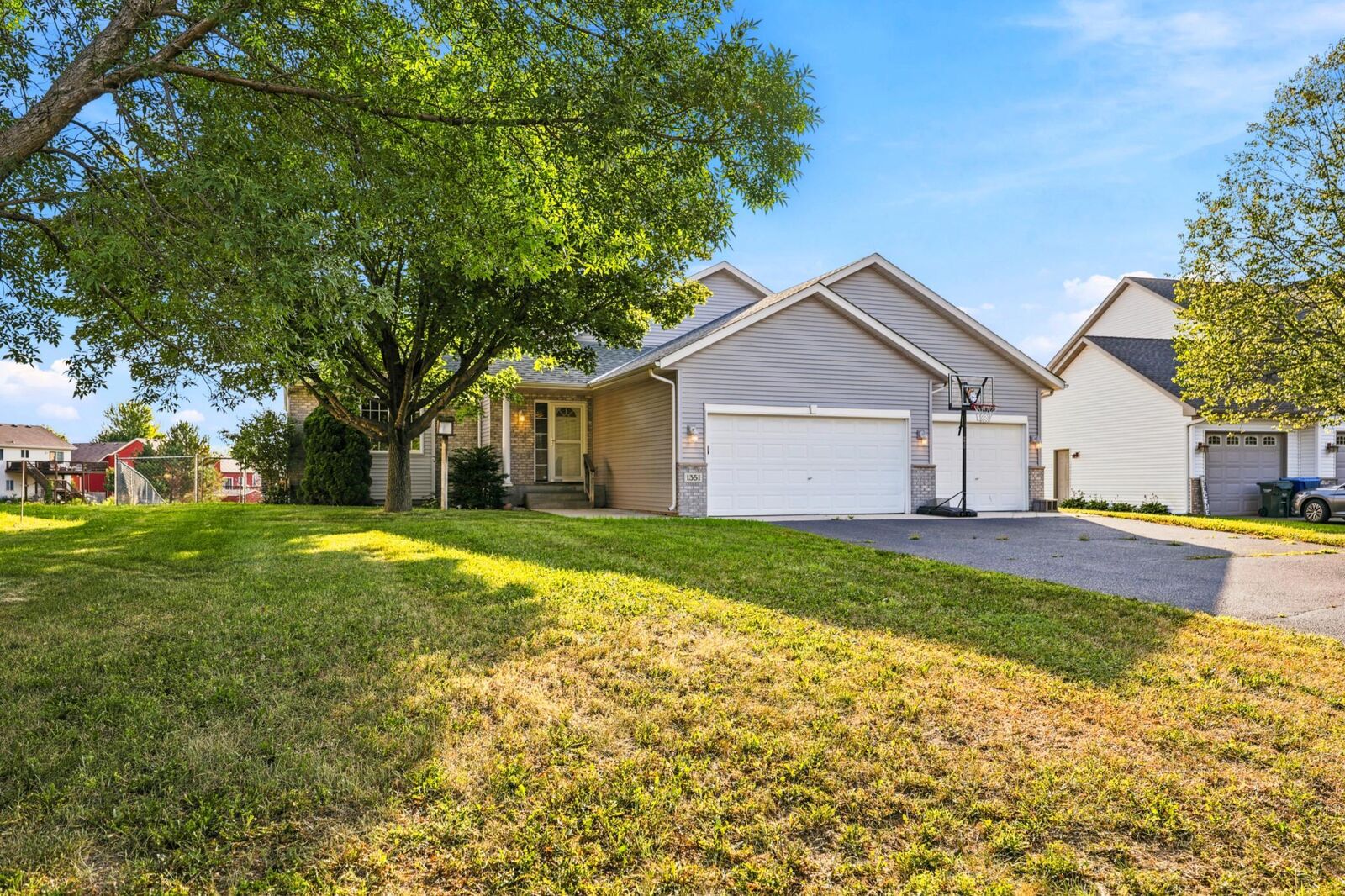 Property Photo: 1351 Rolling Oaks Drive MN 55341