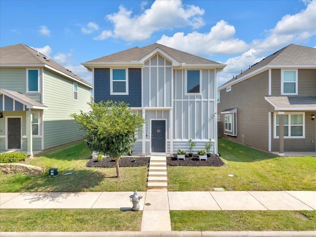 Property Photo:  5645 Willamette Drive  TX 76119 