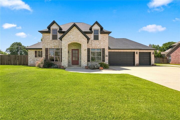 Property Photo:  2806 S Creekside Drive  AR 72758 