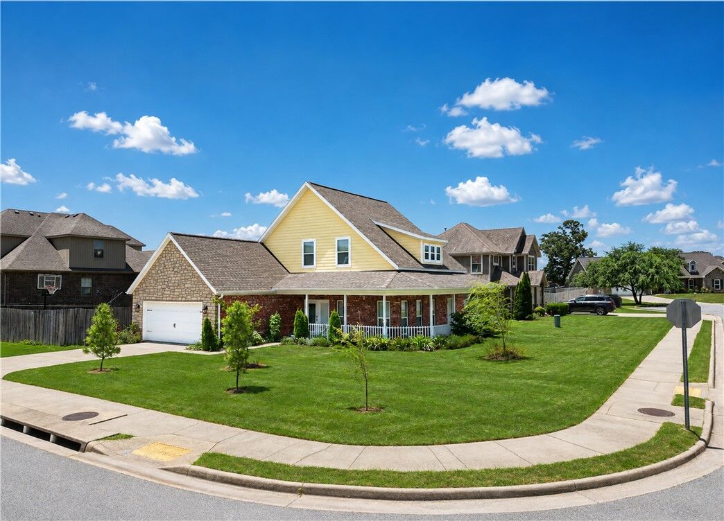 Property Photo: 1701 E Crestwood Hills Lane AR 72718