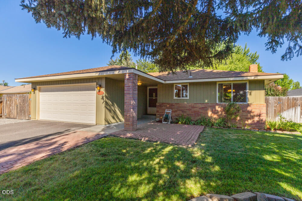 Property Photo:  5336 Knightwood Drive  OR 97603 